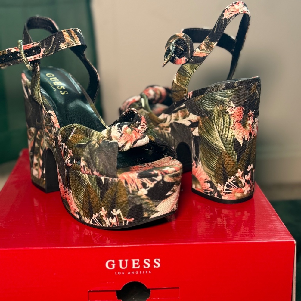 Guess wedged heel
